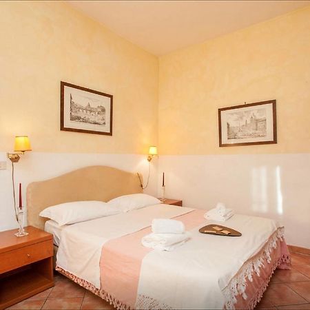 Residenza Camilla Hotel Рим Екстериор снимка