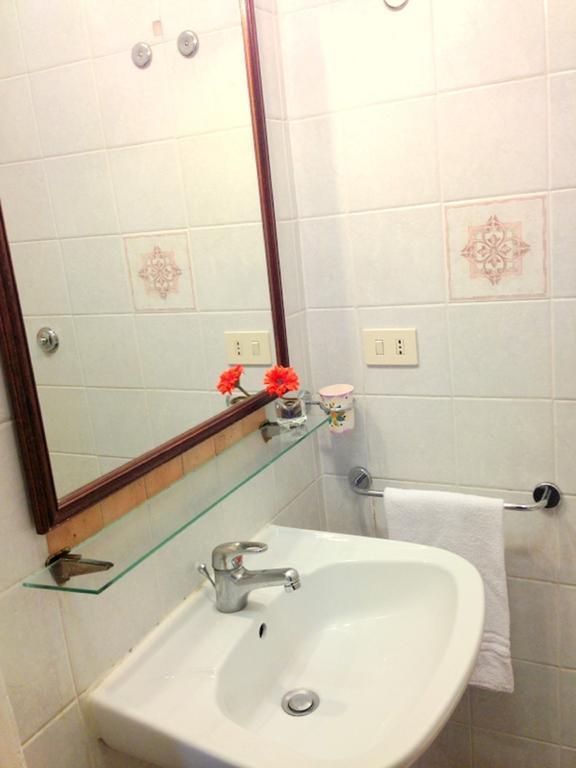 Residenza Camilla Hotel Рим Екстериор снимка