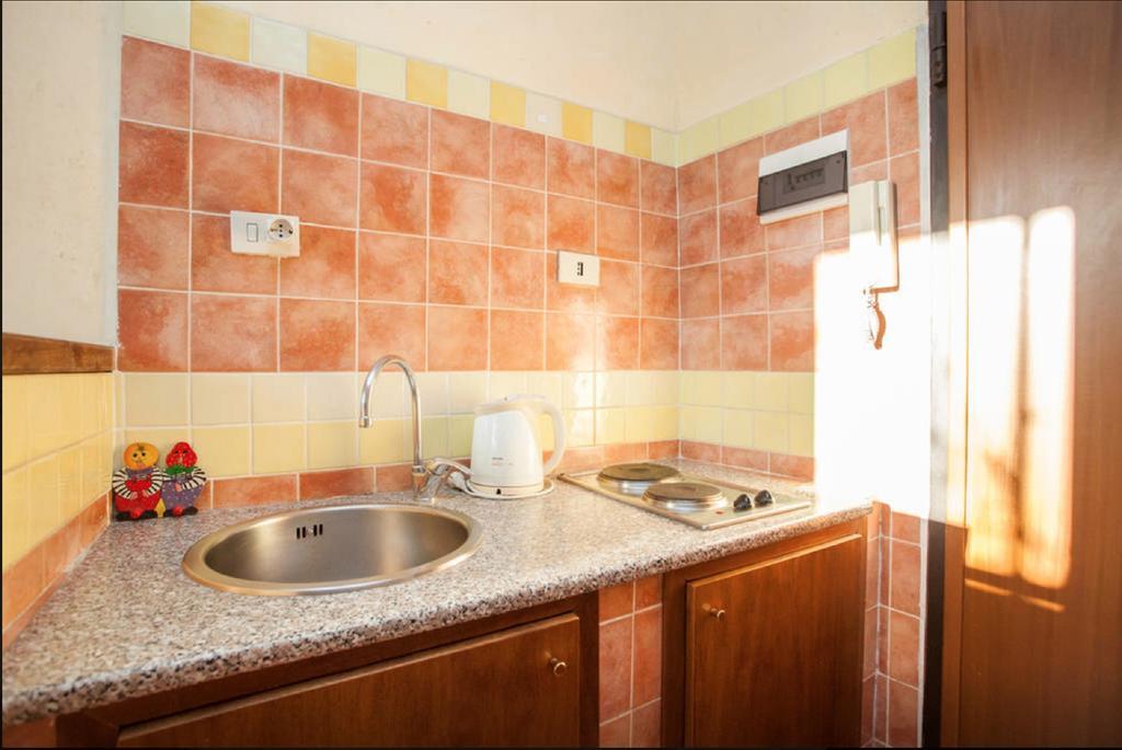 Residenza Camilla Hotel Рим Екстериор снимка