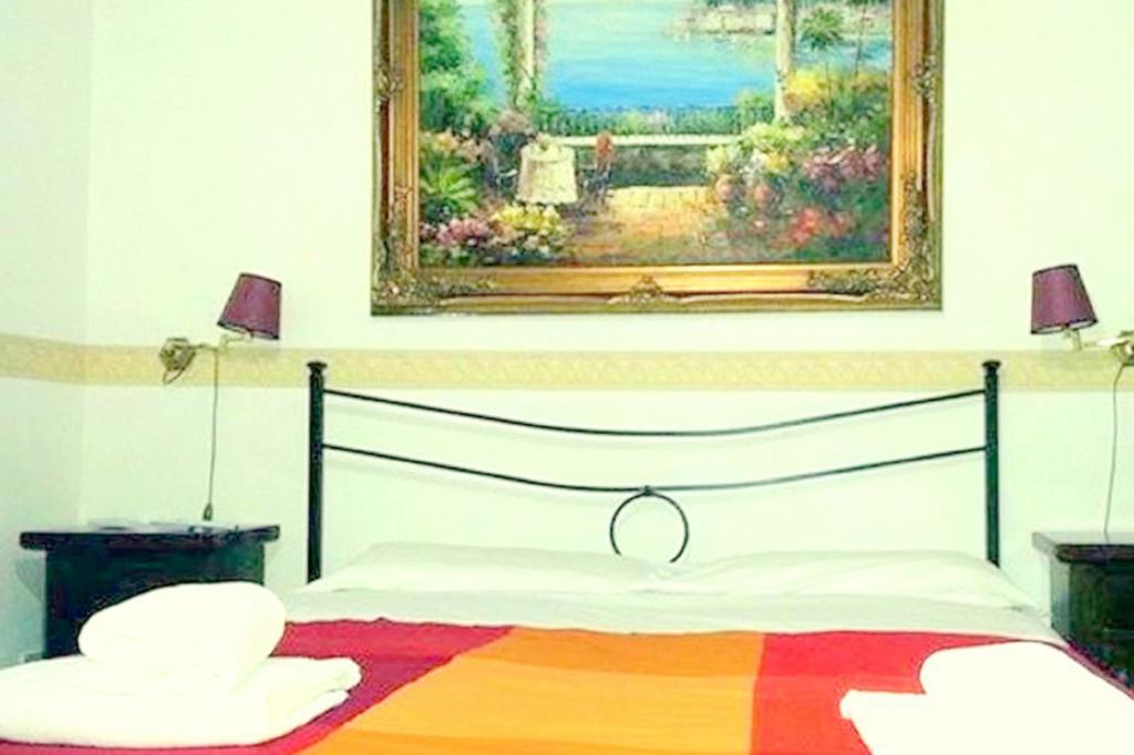 Residenza Camilla Hotel Рим Екстериор снимка