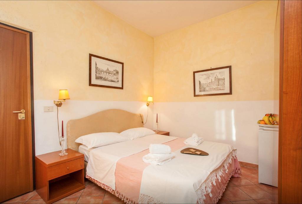 Residenza Camilla Hotel Рим Екстериор снимка