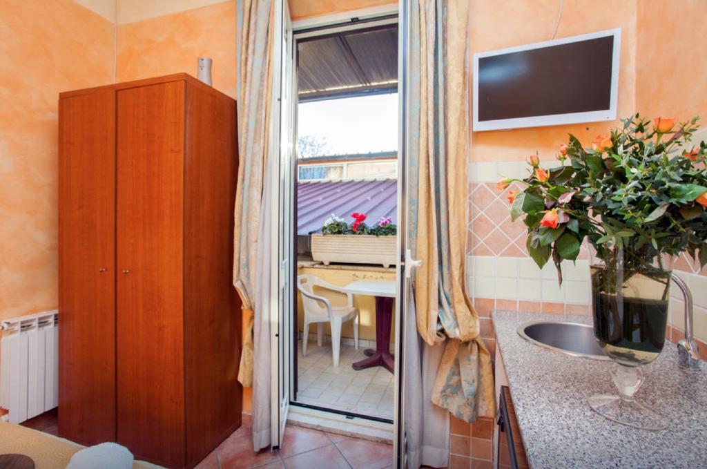 Residenza Camilla Hotel Рим Екстериор снимка