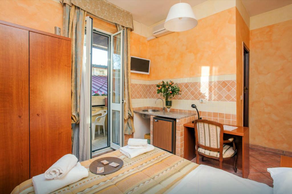 Residenza Camilla Hotel Рим Екстериор снимка