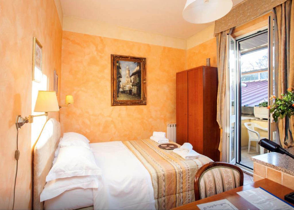 Residenza Camilla Hotel Рим Екстериор снимка